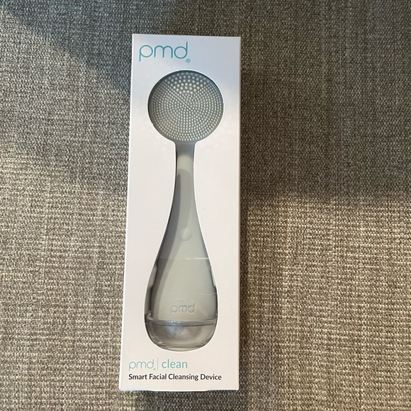 🔥🆕 PMD Clean: Smart Cleansing Facial Device 🔥 - Picture 5 of 11